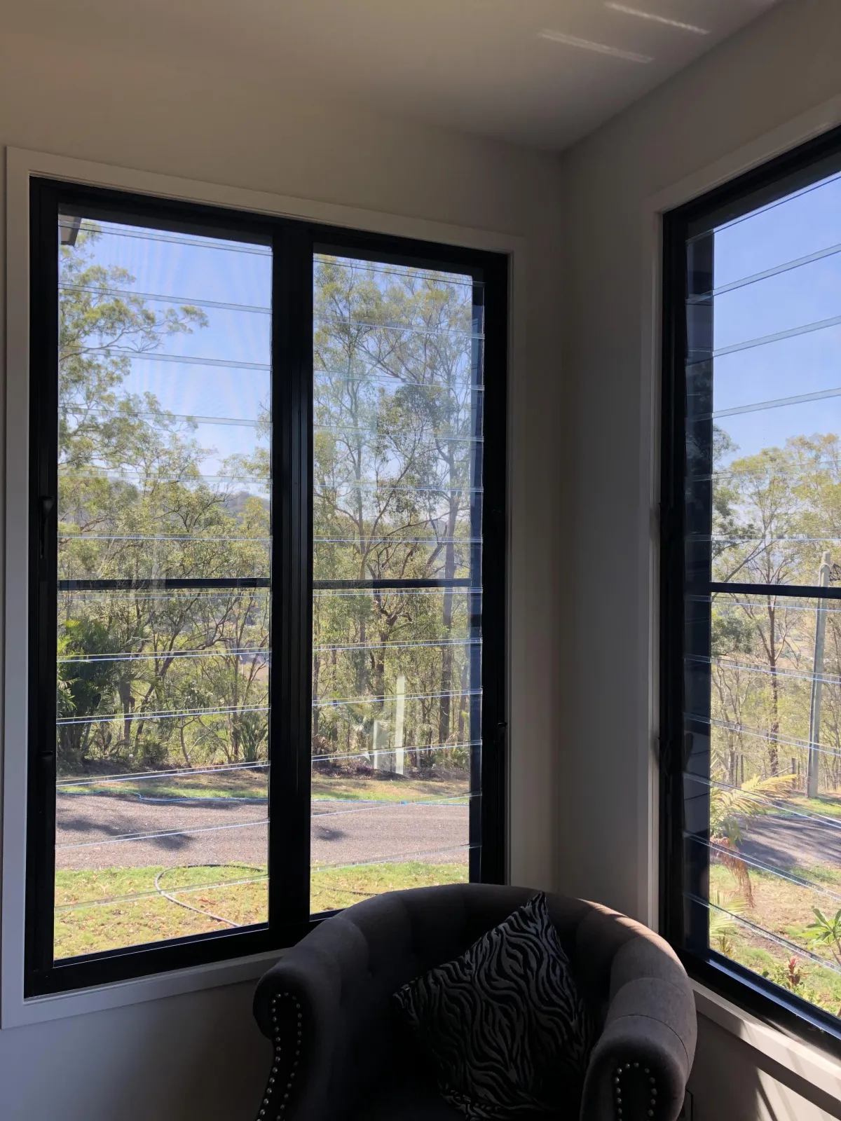 Cleaning Glass Louvers on home in Currumbin Valley
