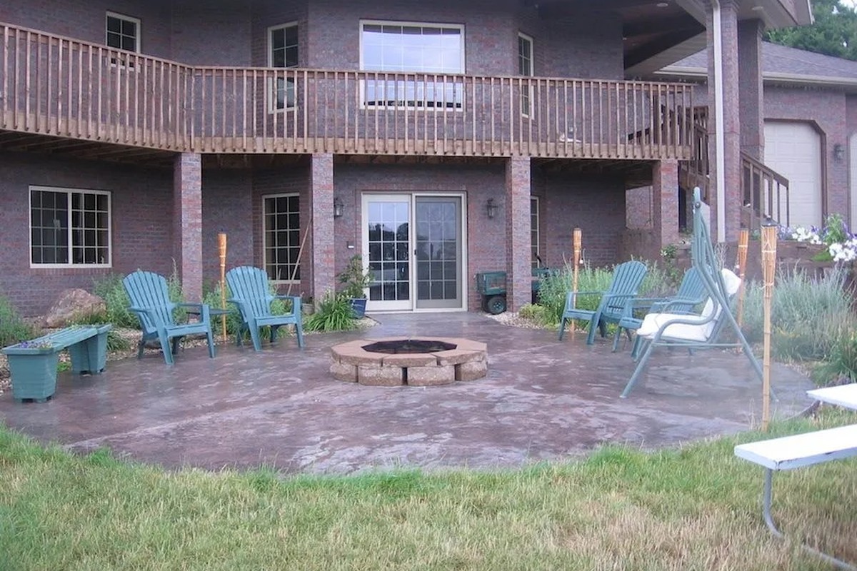 Sioux Falls Concrete builds and installs patios.
