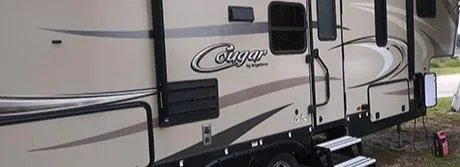 Lift gate diagnostics and repair equipment in service area