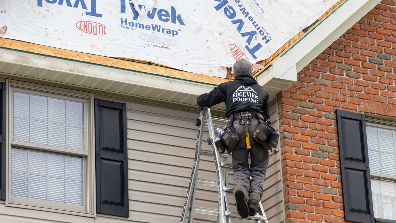 Roof Repair Worker