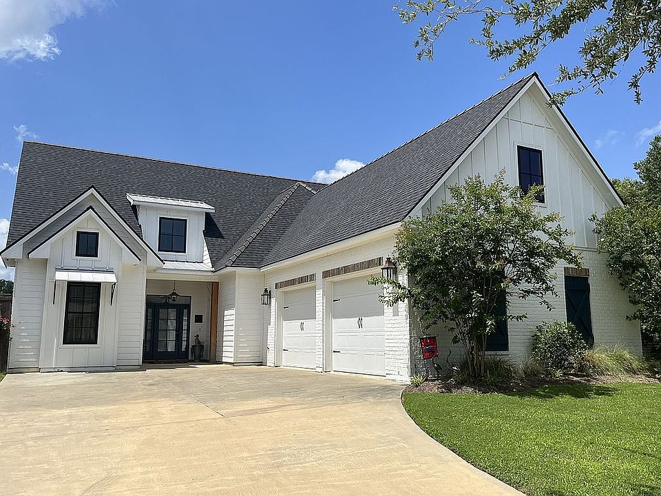 Monroe Concrete builds and install Driveway