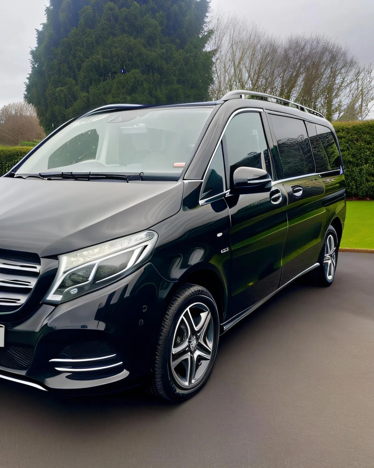 Black Mercedes V-Class exterior waiting in Dublin city centre
