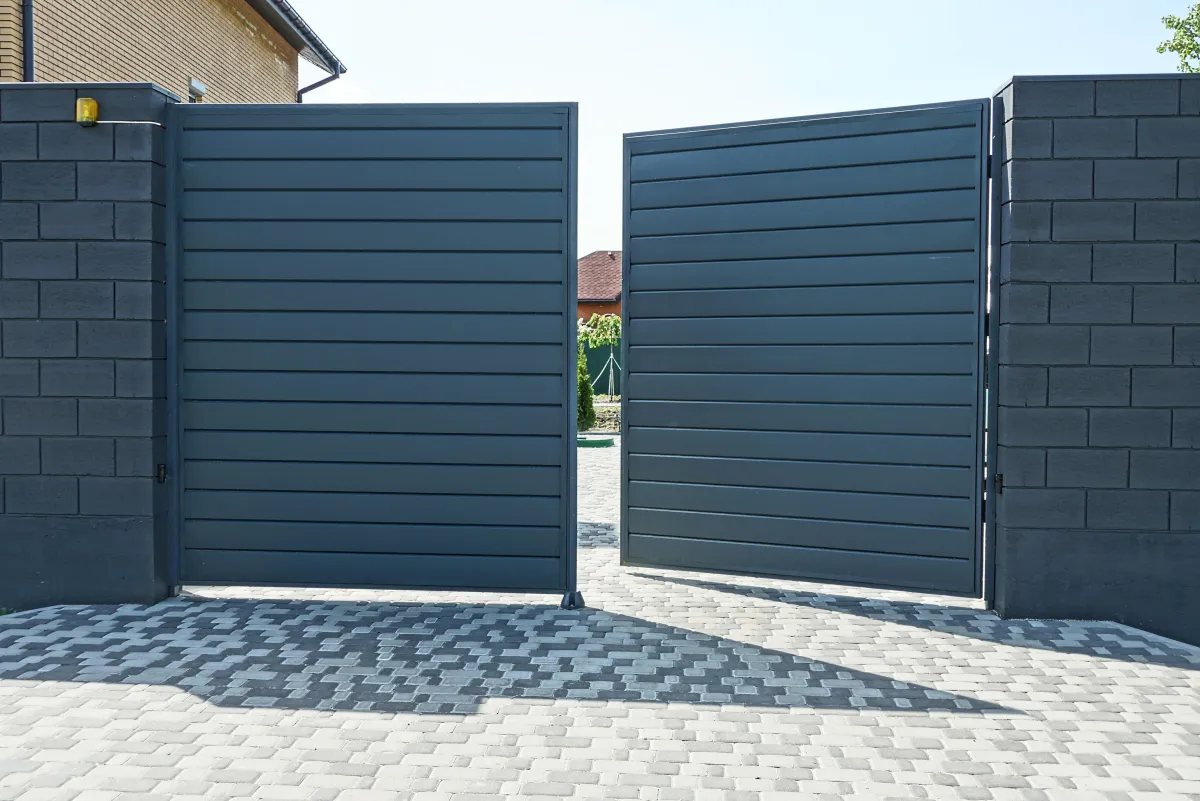 Vinyl Fence installation