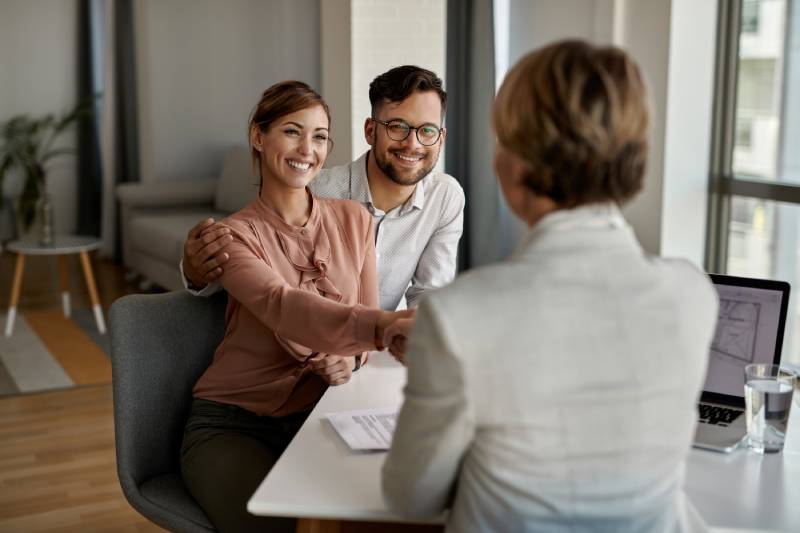 Family speaking with a bail bond agent about release timing