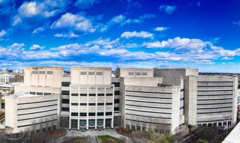 Entrada principal del Mecklenburg County Detention Center Central en Charlotte.