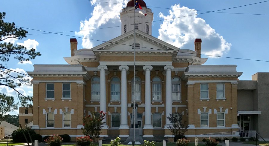 Close-up of the Duplin County Courthouse in Kenansville where criminal cases are handled.