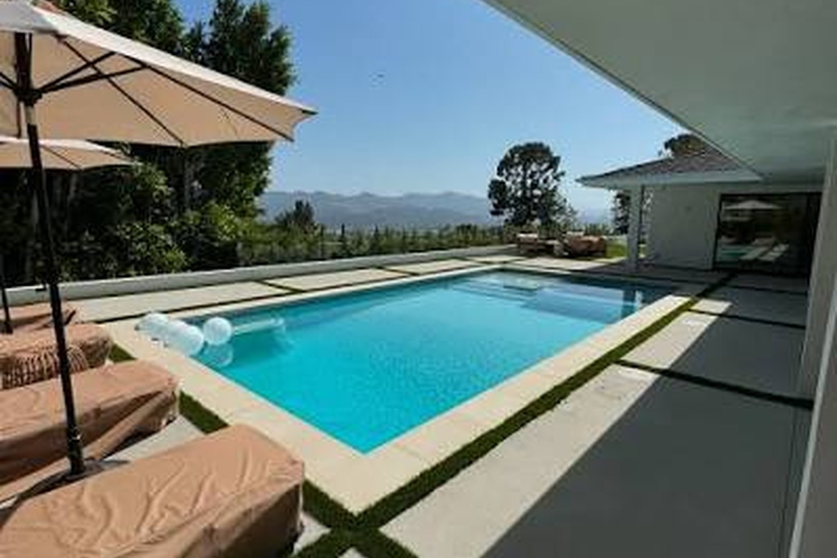 Madera Concrete builds and installs pool deck