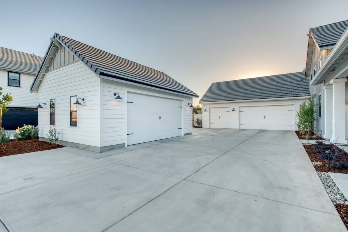 Madera Concrete builds and installs driveways.