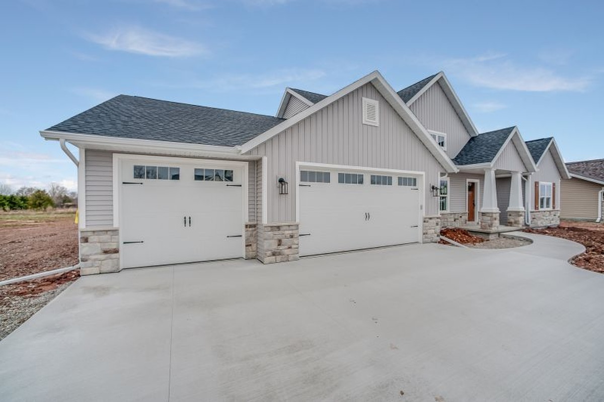 Madera Concrete builds and installs driveways.