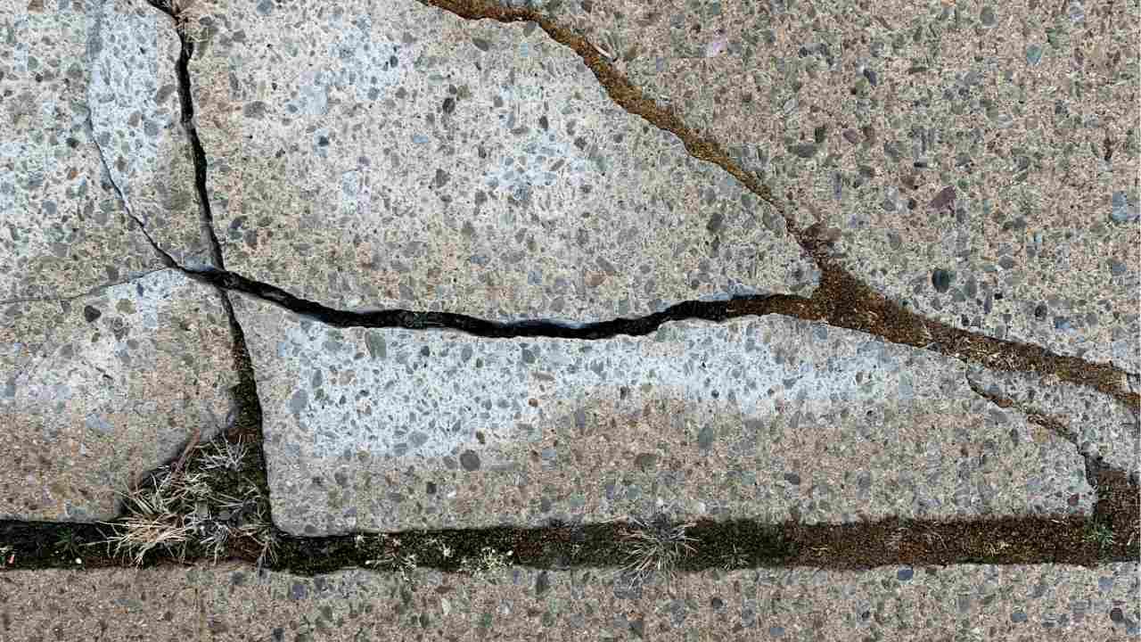 concrete cracks