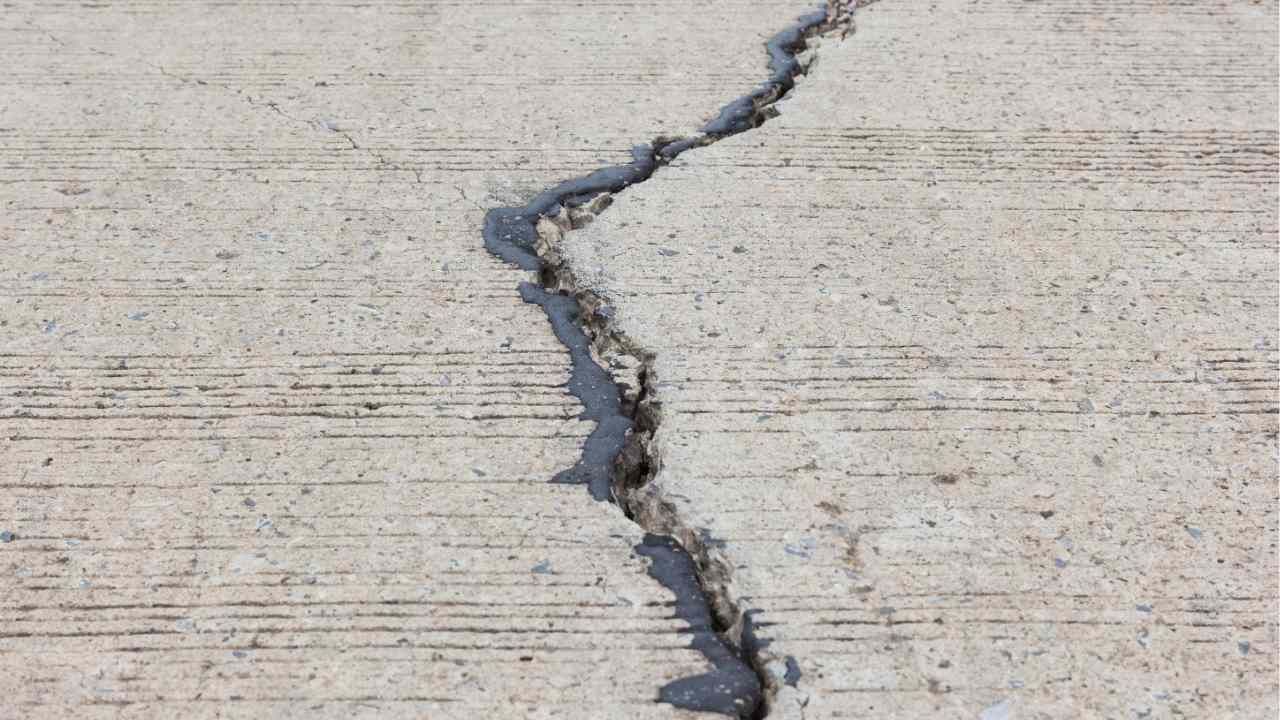 cracked driveway