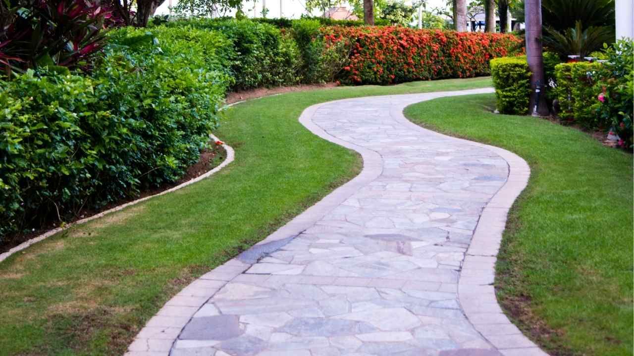 curved vs. straight walkways
