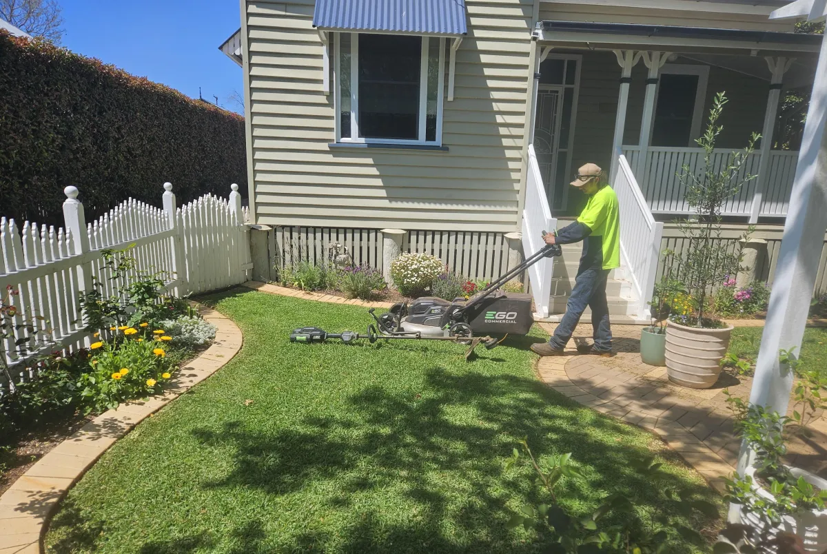 lawn mowing services toowoomba