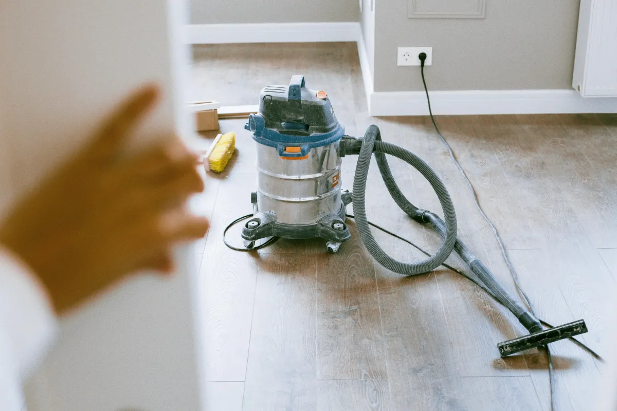 Commercial deep cleaning service in the Shoals area thoroughly cleaning and disinfecting an office environment