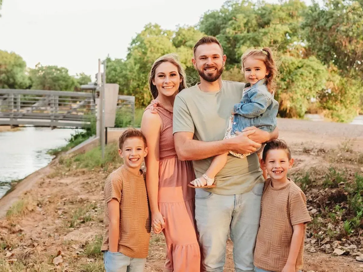 Thomas Contracting Utah owner with family.