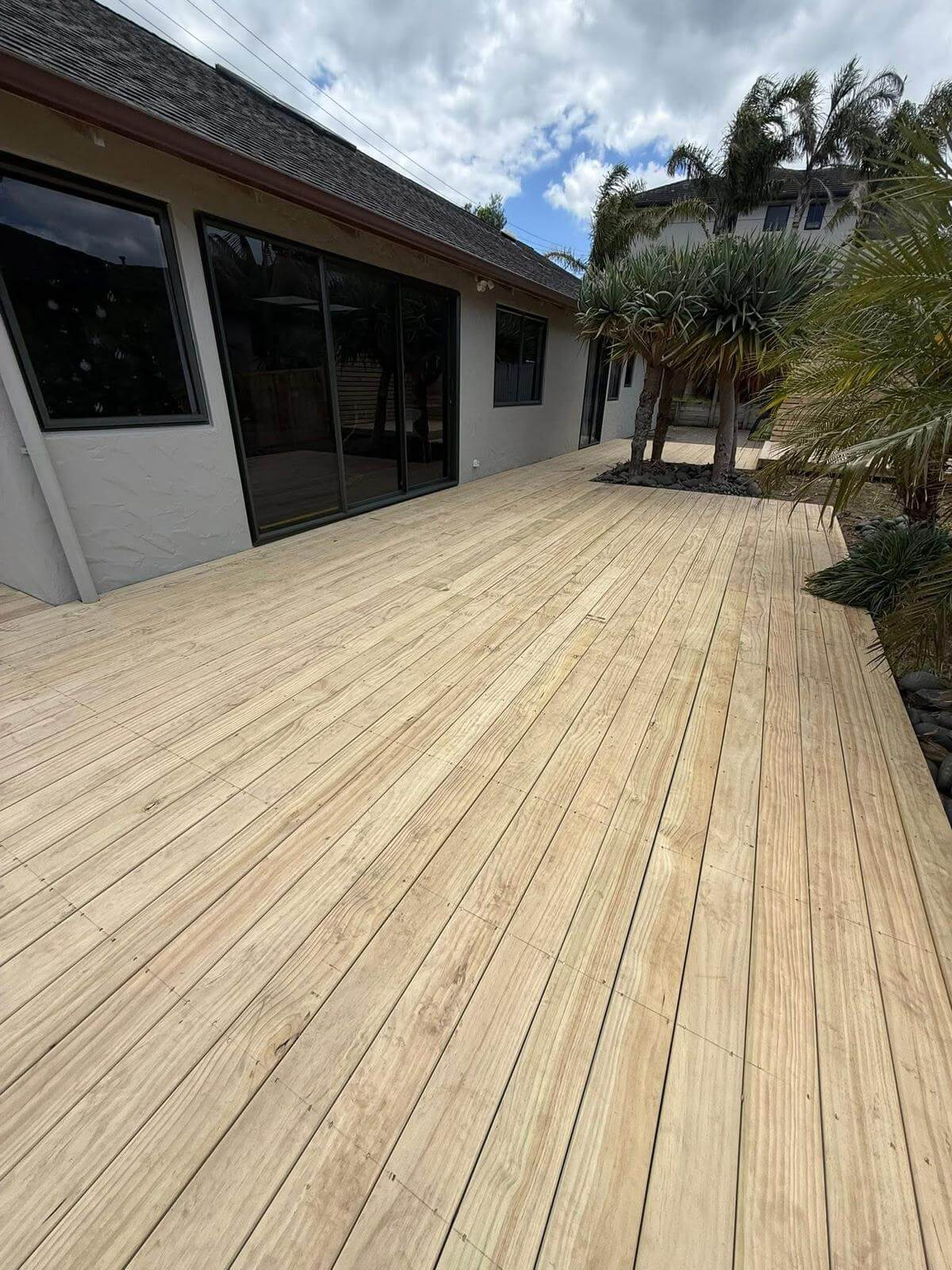 timber decking and retaining wall construction Papatoetoe Auckland outdoor area