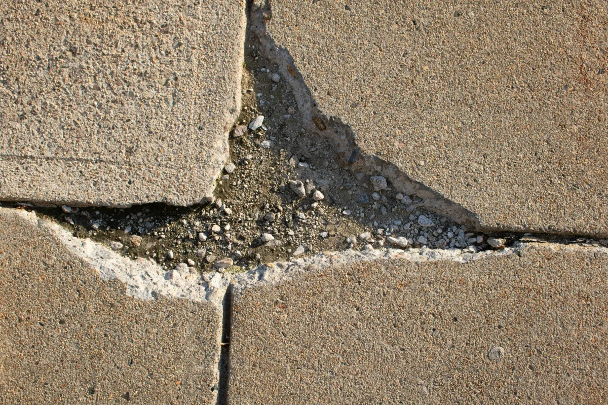 3 Foundation Warning Signs Every Houston Homebuyer Should Know Before Making an Offer
