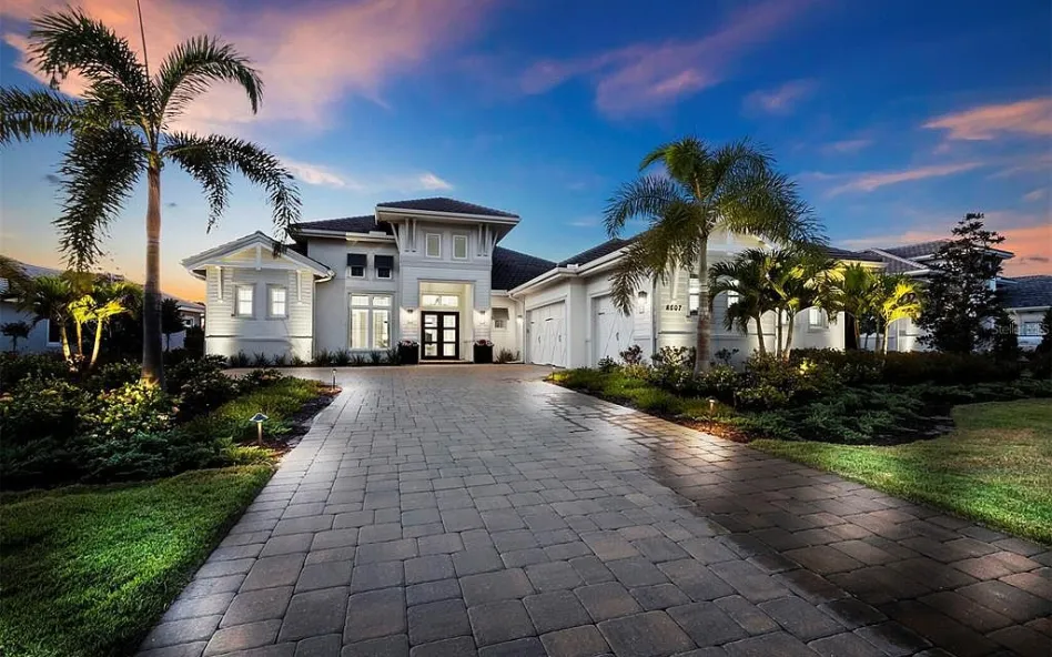 Bradenton Concrete builds and installs driveways.