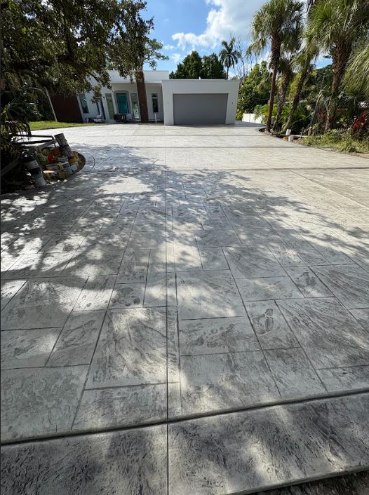 Bradenton Concrete builds and installs driveways.