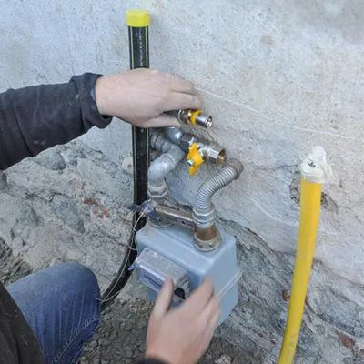 Image of plumber installing natural gas line in pensacola home