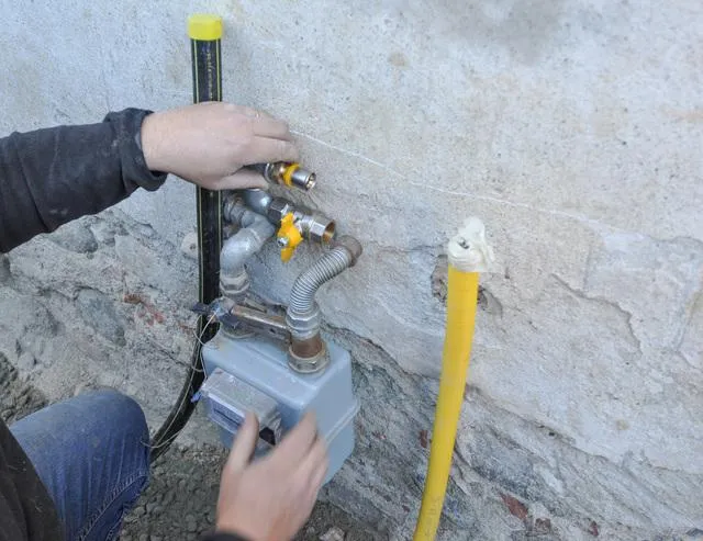 gas line installation on Pensacola house