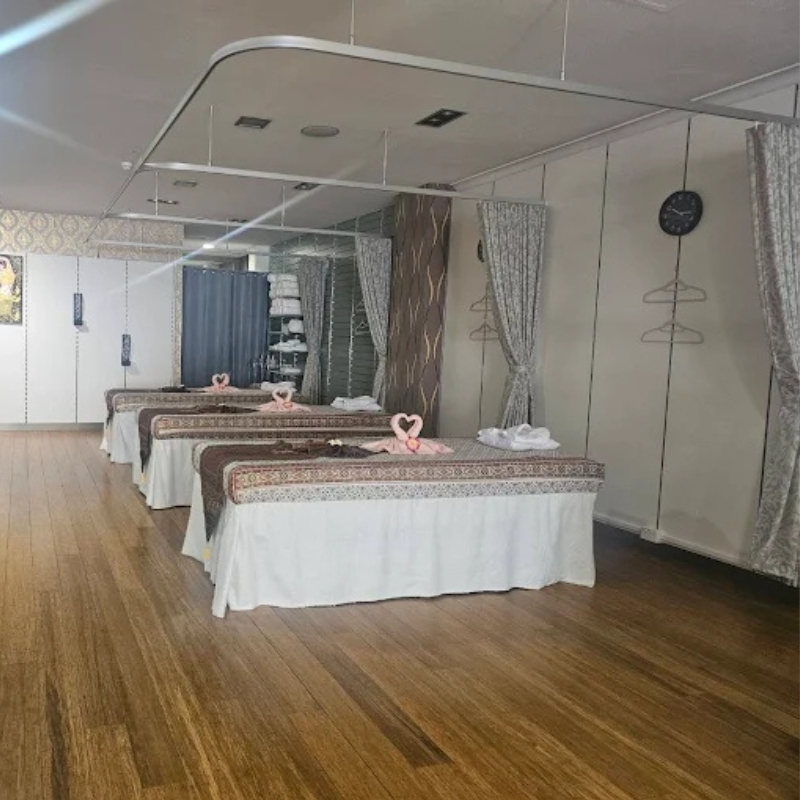 Ok Thai Spa welcoming treatment room and Thai decor
