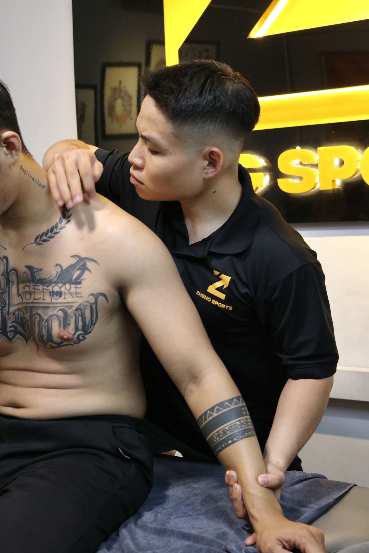 Điều trị đau cổ vai gáy cho khách