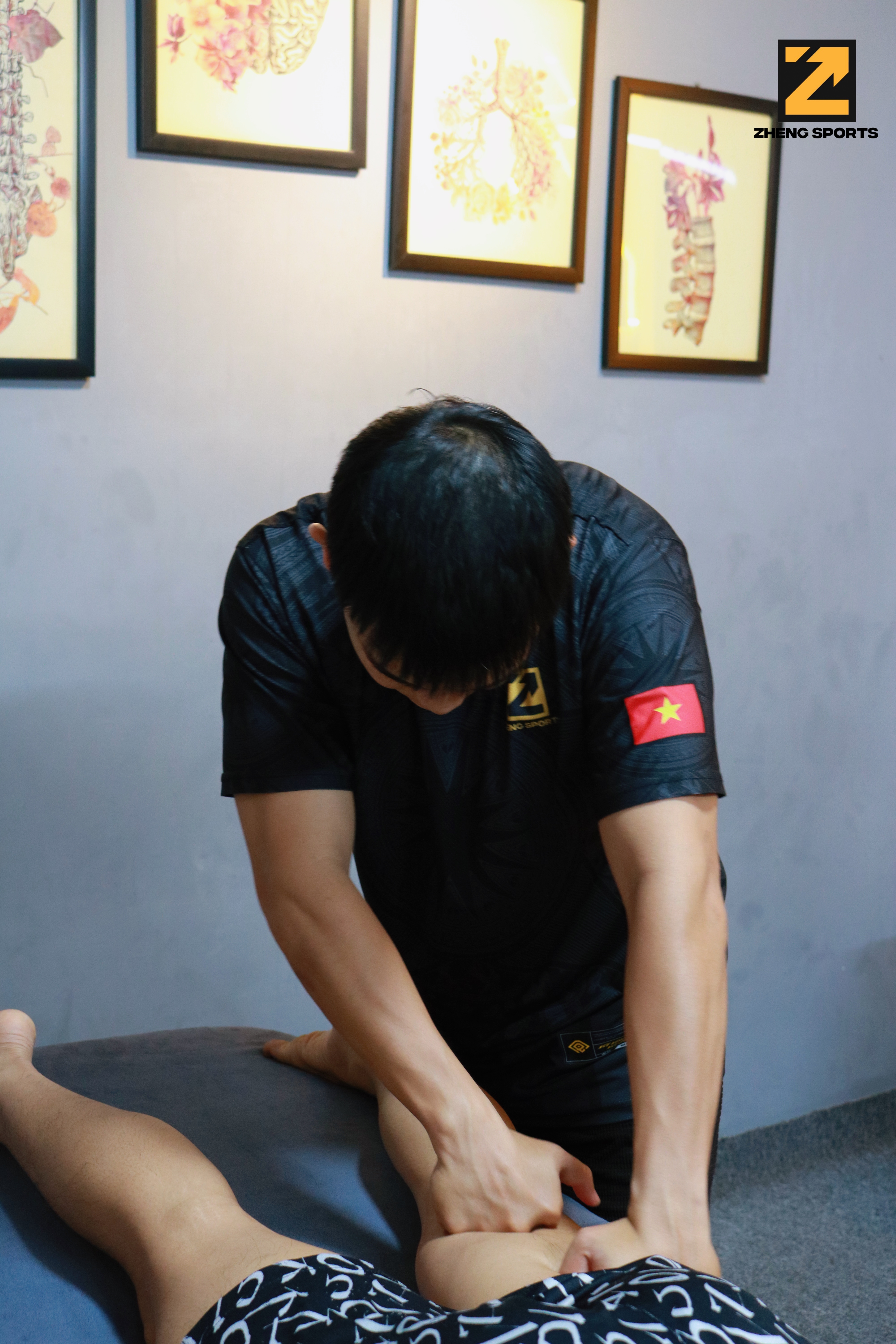 Điều trị đau gối cho khách