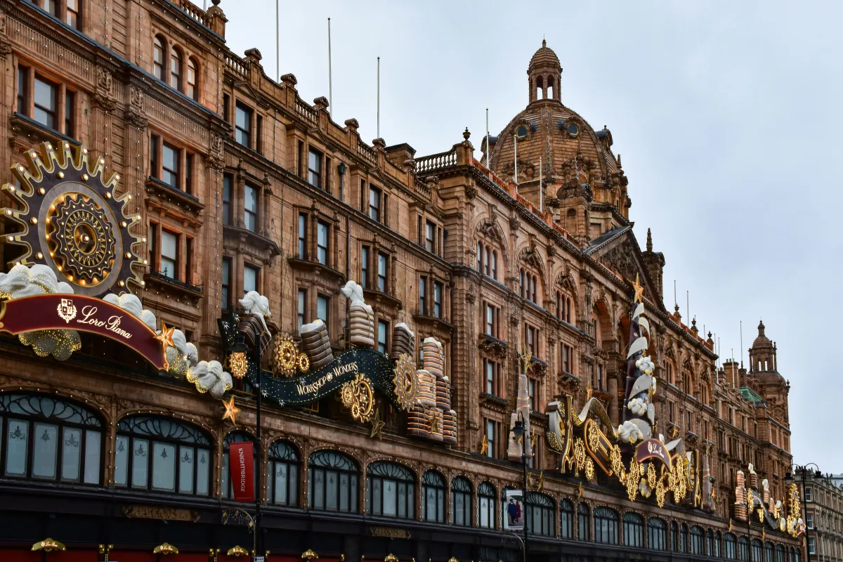 Commercial & Diplomatic Property Renovation Services in West London, and Berkshire. From Mayfair, Kensington, Chelsea, and Notting Hill to Belgravia, Knightsbridge, Marylebone, Westminster, Hampstead, and St John’s Wood