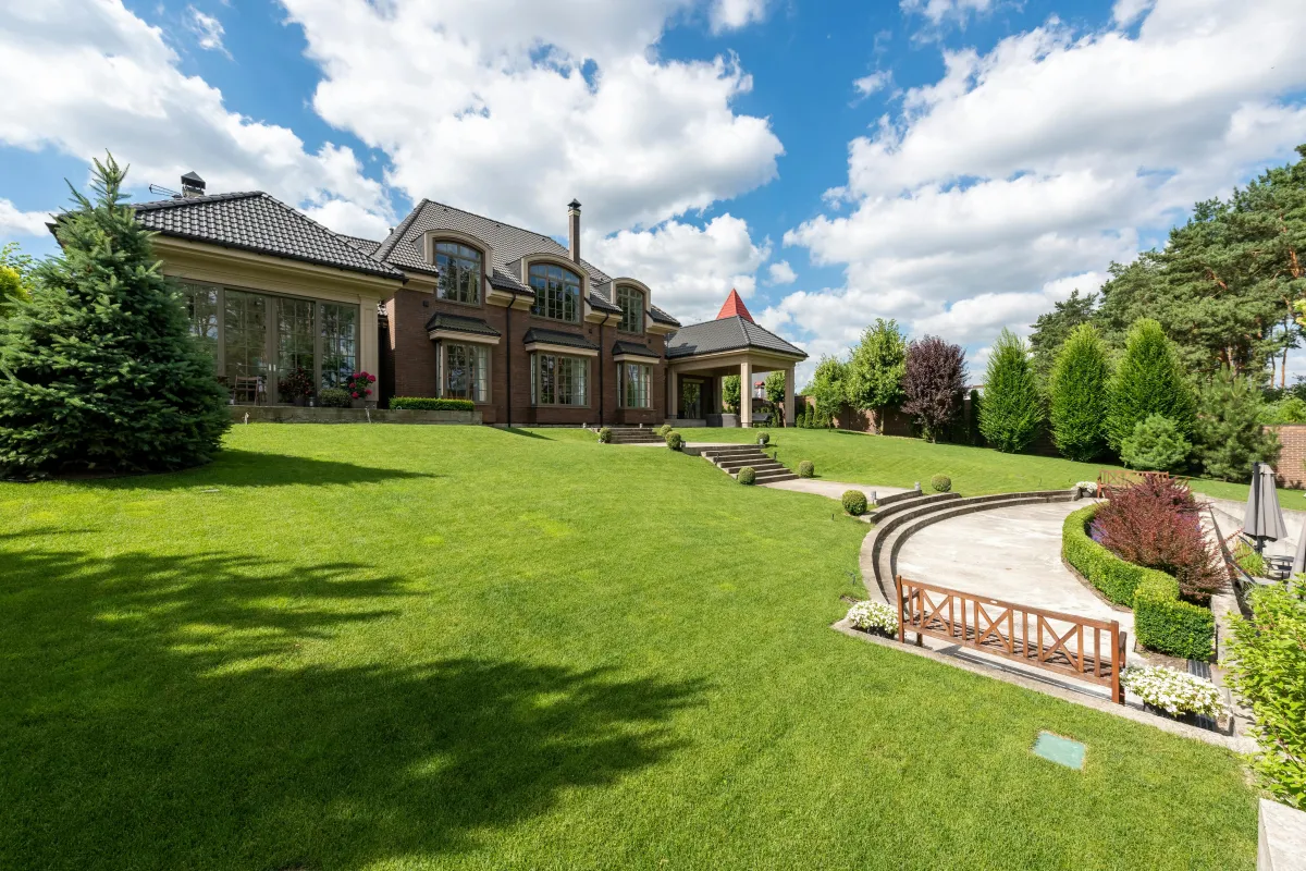 Property Maintenance, landscaping and Property care services in West London, and Berkshire. From Mayfair, Kensington, Chelsea, and Notting Hill to Belgravia, Knightsbridge, Marylebone, Westminster, Hampstead, and St John’s Wood