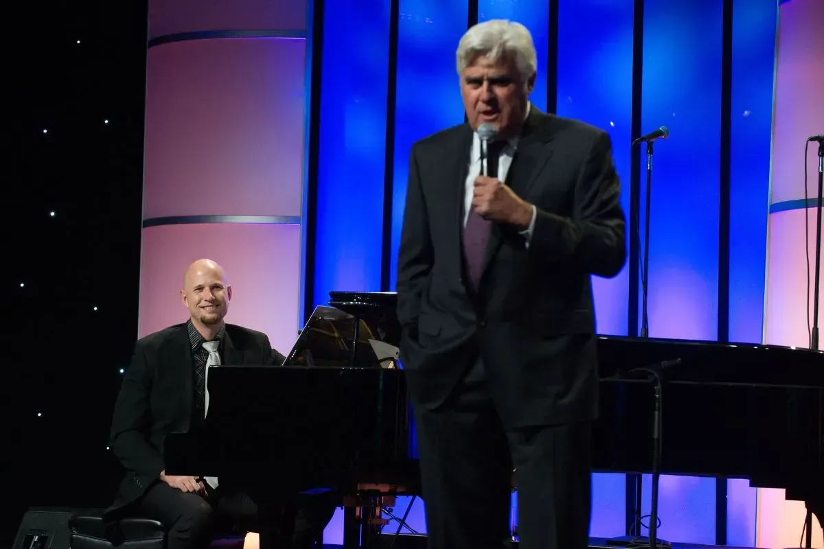 Pianist Jeremy Weinglass on stage with Jay Leno at Cedars Sinai Board of Governors Gala at the Beverly Hilton