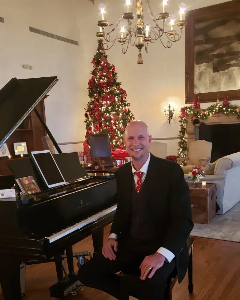 Jeremy Weinglass performing for holiday party at the Bel Air Bay Club in Pacific Palisades