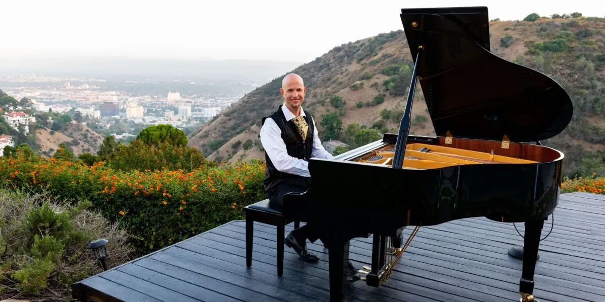 Jerem Weinglass pianist performing at Hollywood Hills estate