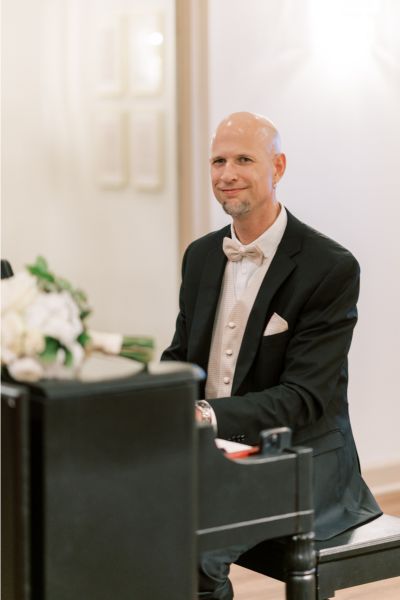 jeremy weinglass performing wedding cocktail hour at The Treasury St Augustine