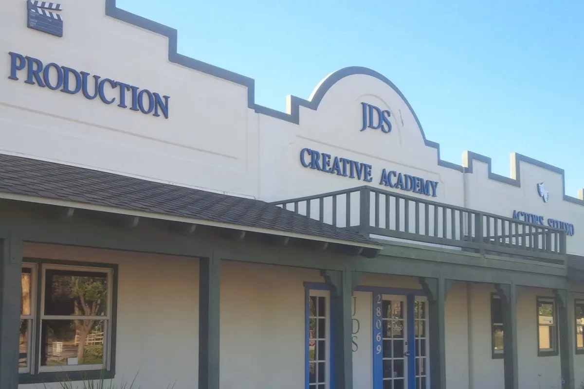 Students participating in a community arts class at JDS Creative Academy