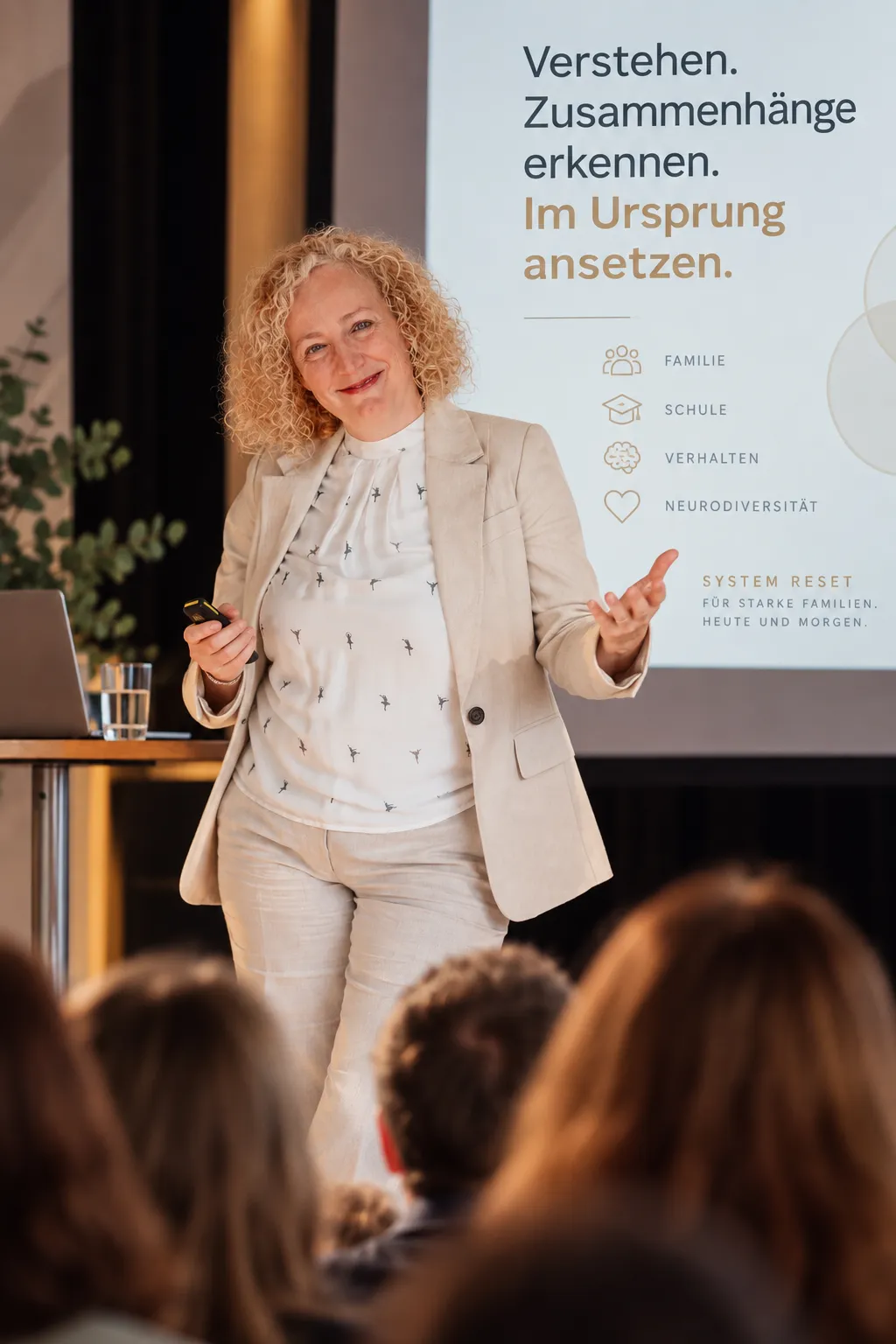 Monika Föhner - Systemische Familienberaterin und Gründerin der School Revolution