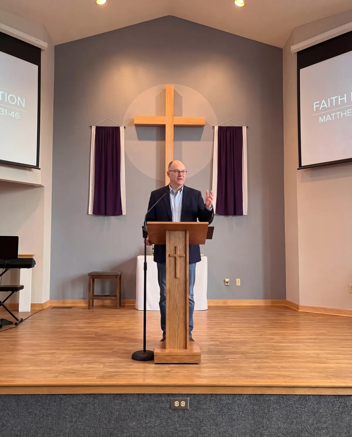 Worship ministry at Chain of Lakes Church in Blaine MN