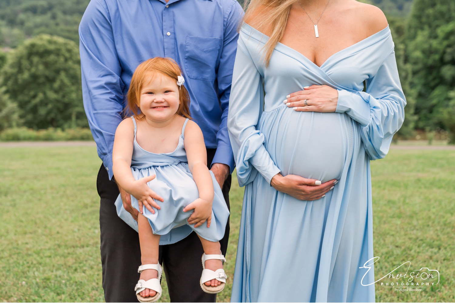 Including the Whole Family in Maternity Photos | Johnson City, TN