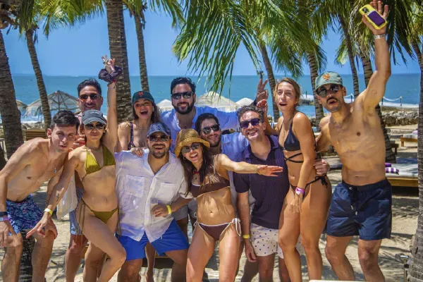 Qué hacer en Cartagena en un día con pasadía en Atolón Beach Club en Tierra Bomba.