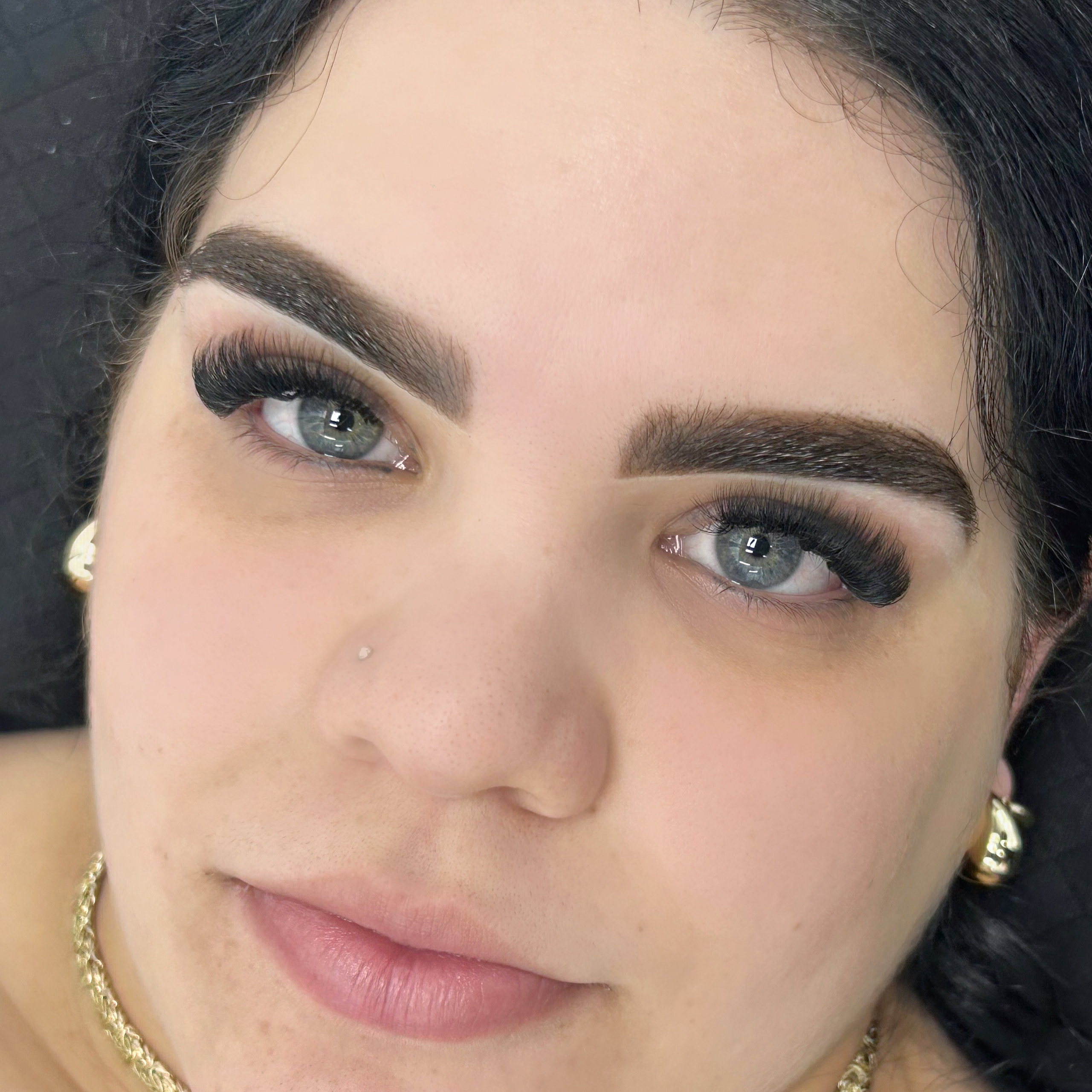 Extensiones de pestañas híbridas