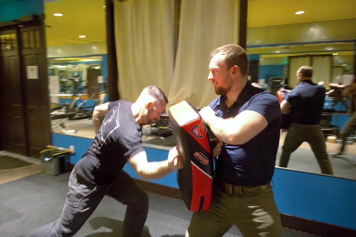 Controlled training lane with target and instructor silhouette at a range