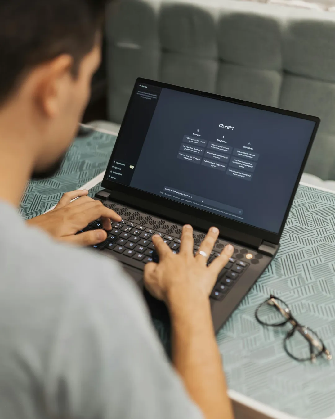 Teen using Chat GPT