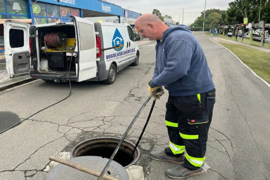 Kültéri csatorna tisztítás.nagynyomású cső- és csatornatisztító berendezéseink