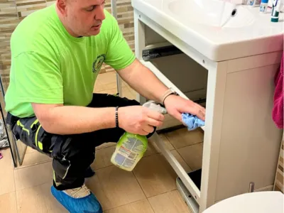 Nem hagyunk koszt: takarítás és fertőtlenítés a végén.