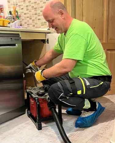 Konyai mosogatóA zsíros lerakódások szakértője. Professzionális gépi spirálozással állítjuk vissza az átfolyást.