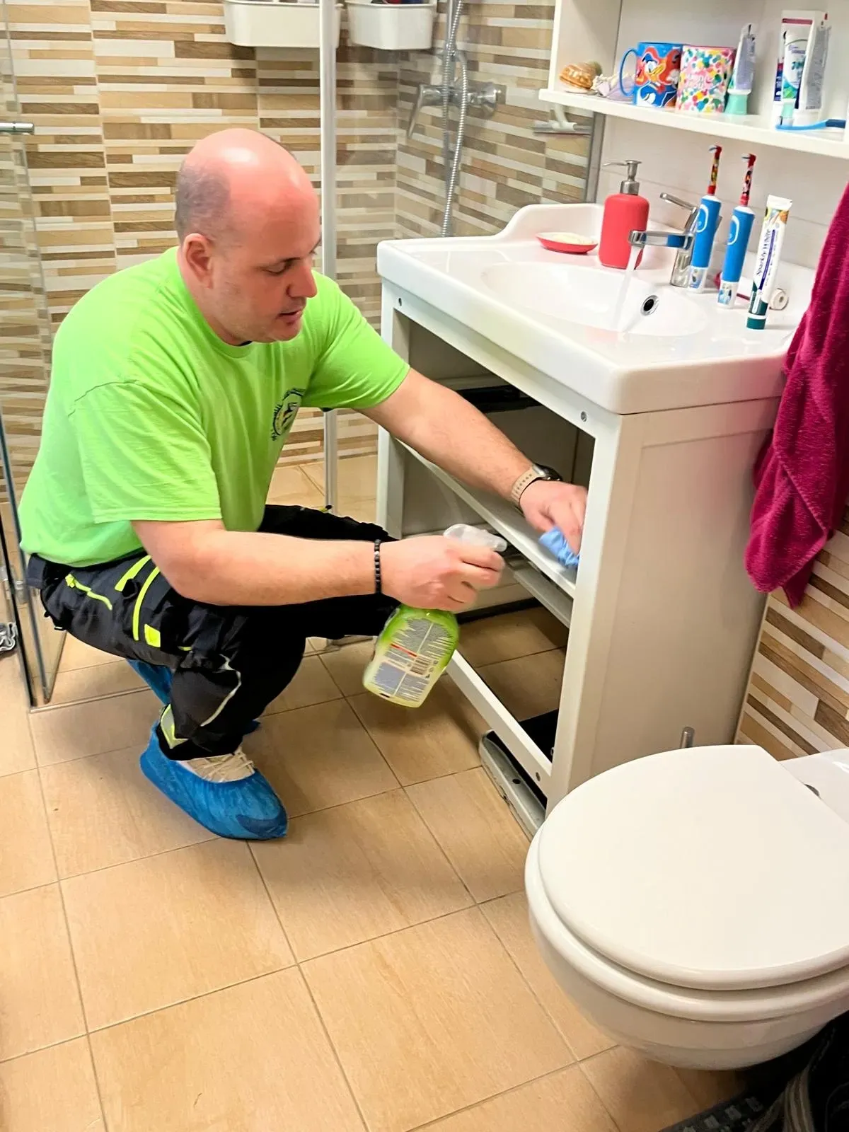 A fürdőszobai dugulások elhárításánál nemcsak a gyorsaság számít, hanem a tiszta, átlátható és kulturált munkavégzés Budapesten