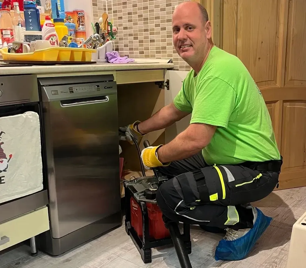 Fürdőszobai lefolyók vizsgálata dugulás esetén