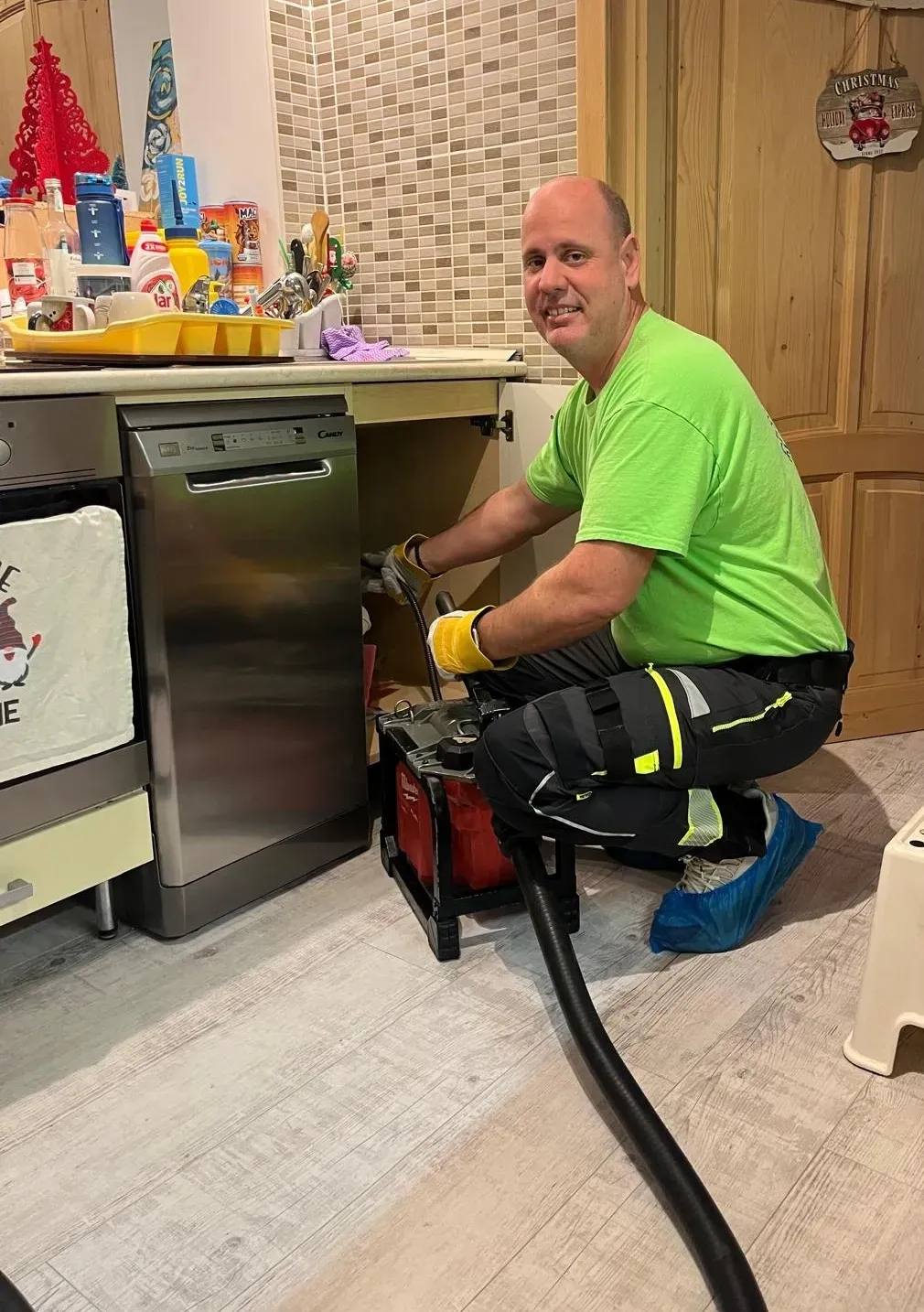 Fürdőszobai lefolyók vizsgálata dugulás esetén