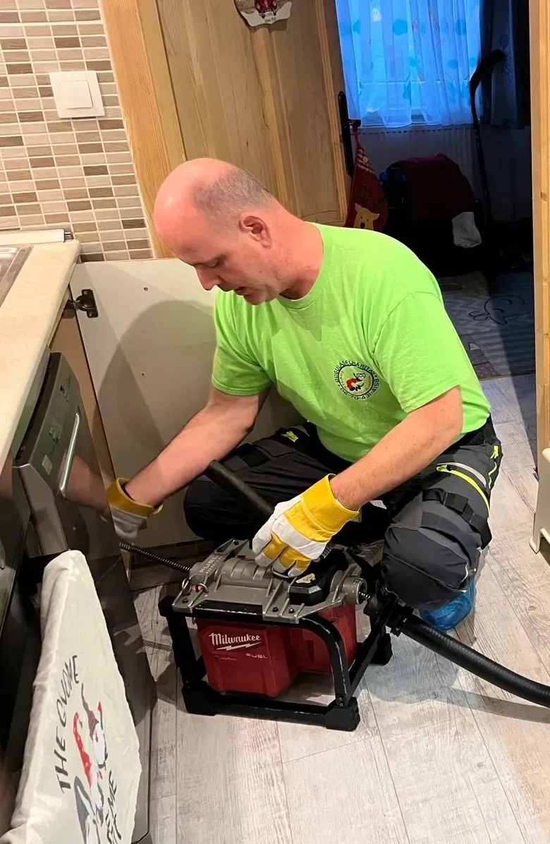 A konyhai lefolyó dugulások elhárításánál nemcsak a gyorsaság számít, hanem a tiszta, átlátható és kulturált munkavégzés Budapesten