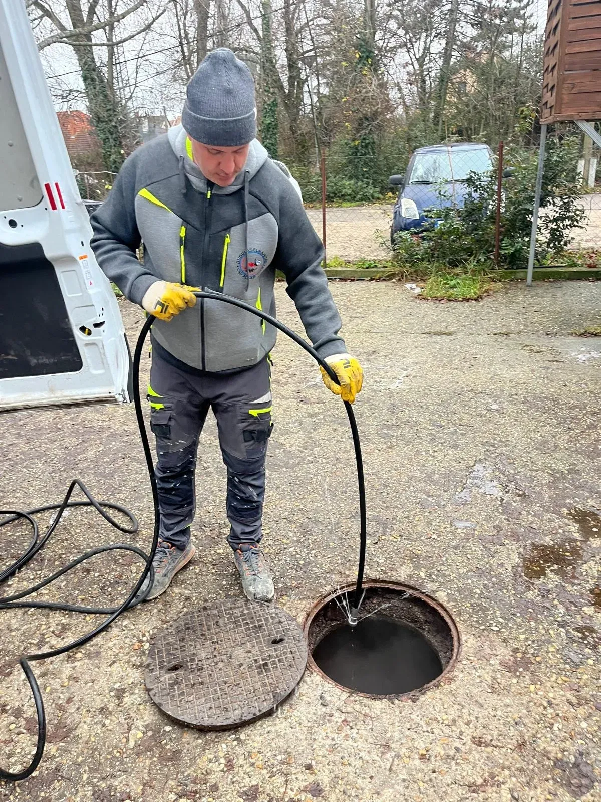 AHa a dugulás visszatér, a csatorna erősen szennyezett, vagy nagyobb mértékű lerakódás alakult ki, nagynyomású tisztítással segítünk a rendszer hatékony átmosásában.